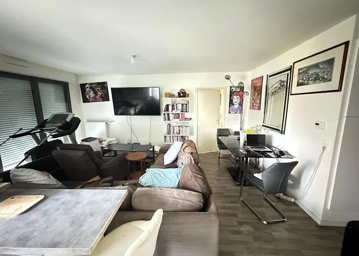 Grande Chambre 14 M2 Avec Salle De Bain Privative A Nanterre Prefecture Proche La Defense Arena Campus Sncf Et Paris