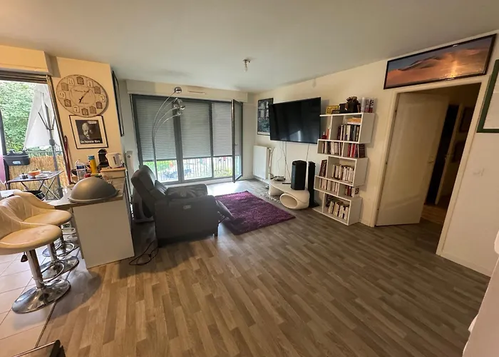 Grande Chambre 14 M2 Avec Salle De Bain Privative A Nanterre Prefecture Proche La Defense Arena Campus Sncf Et Paris