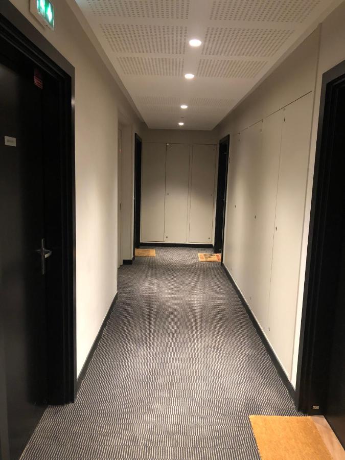 Prefectural Residence: Spacious Near La Defense