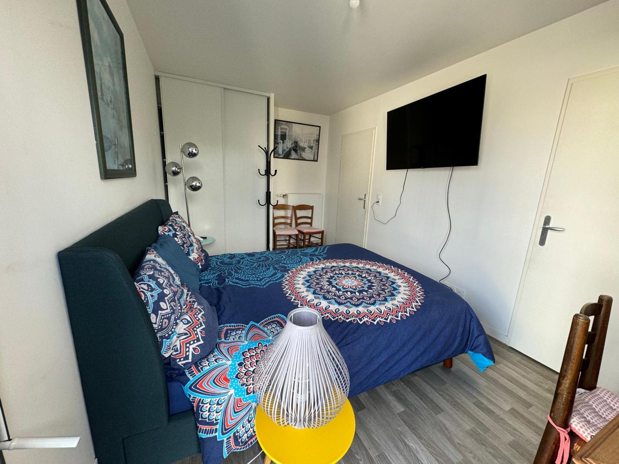 Prefectural Residence: Spacious Near La Defense Homestay