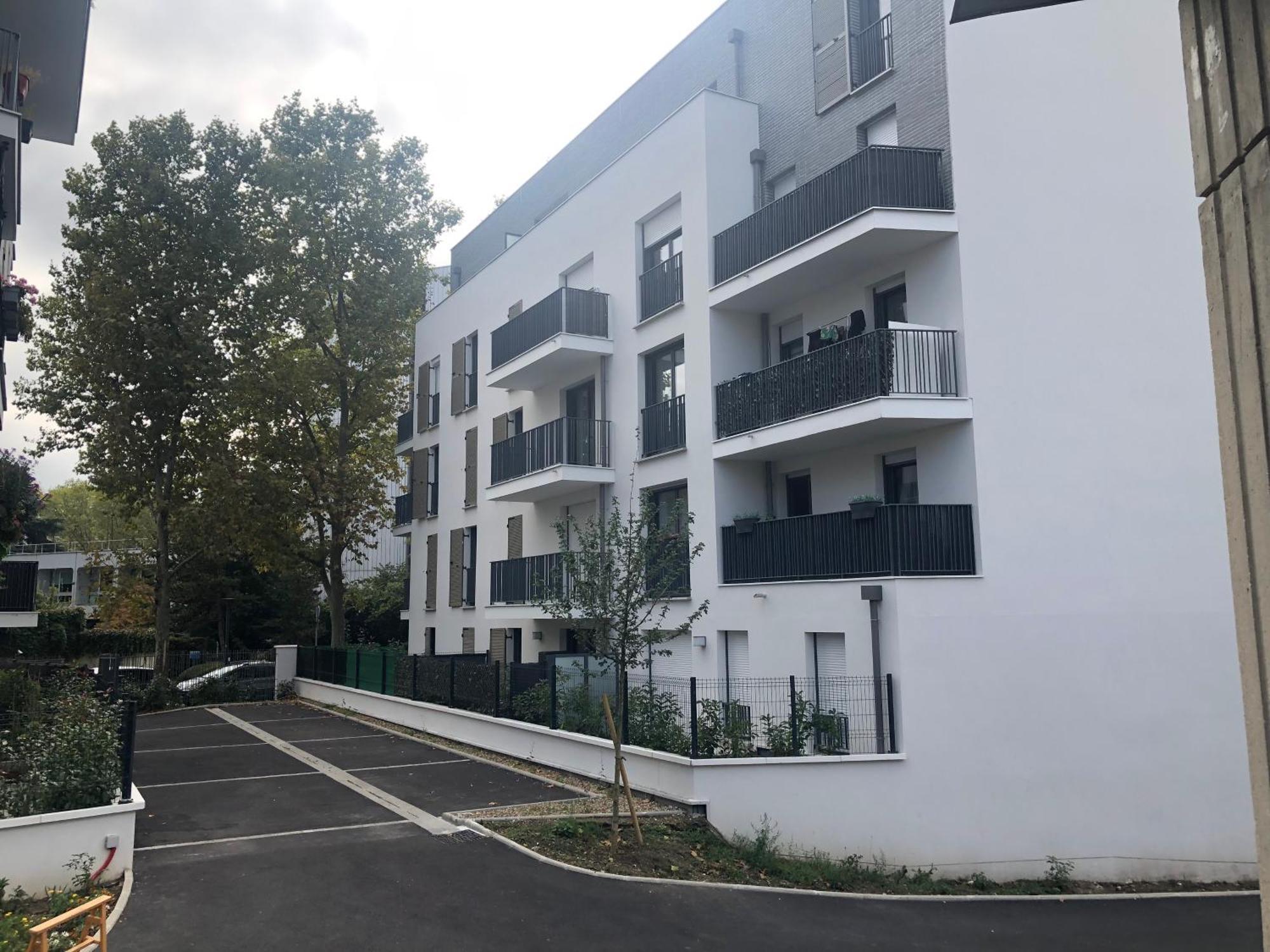 Prefectural Residence: Spacious Near La Defense *