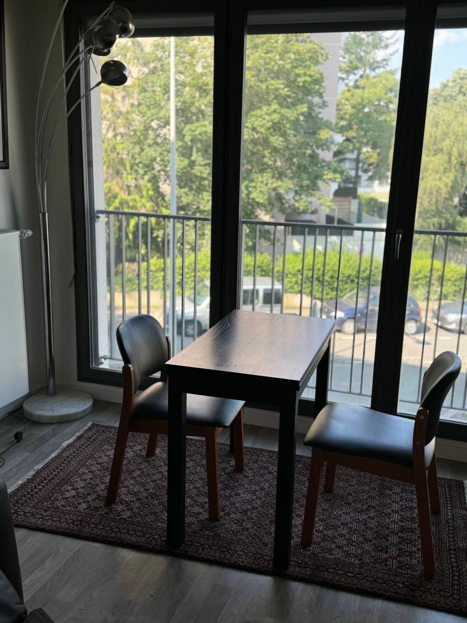 Prefectural Residence: Spacious Near La Defense Homestay